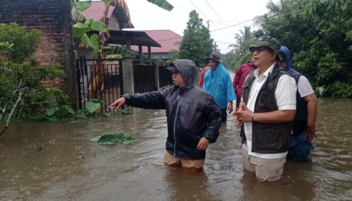 Banjir Meluas, Tim BPBD Padang Evakuasi Warga Dadok Tunggul Hitam