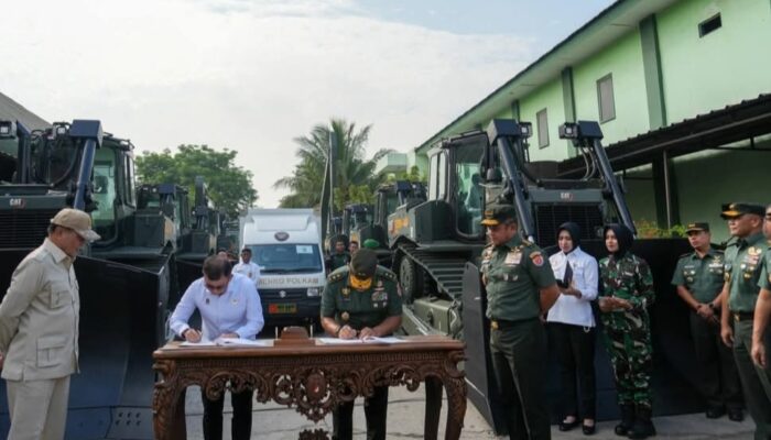 Kemenko Polkam–TNI AD Komitmen Bantu Bencana Sumatra