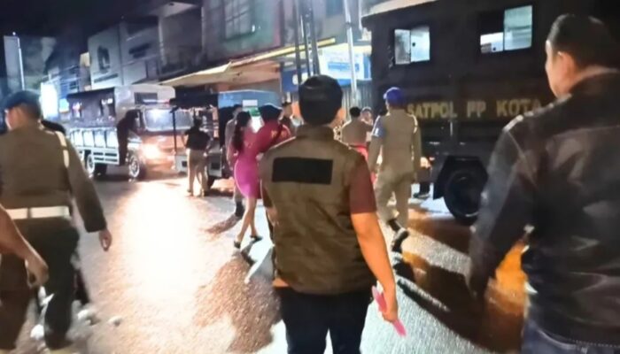Satpol PP Padang Razia Tiga Tempat Hiburan Malam