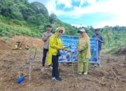 Dua Istri Mantan Gubernur Galang Donatur Bangun Huntara di Batu Busuk
