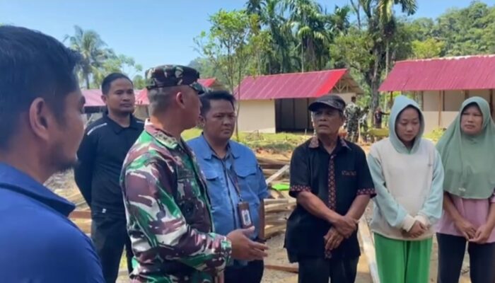 Kodim 0312/Padang Bangun Huntara bagi di Kapalo Koto Pauh