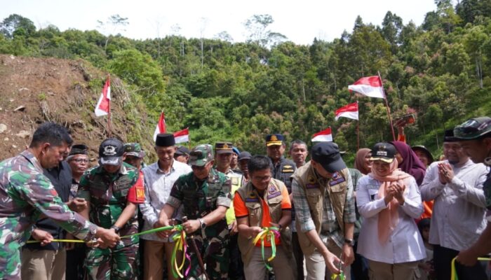 Danrem 032/Wbr Hadiri Peresmian Jembatan Armco di Malalak