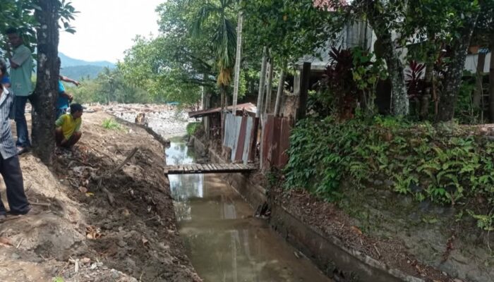 Setelah Kekeringan Irigasi Lubuk Minturun Kembali Mengalir