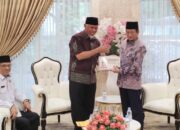 Mahyeldi Serahkan Dokumen Hasil SWI ke Kementerian Agama