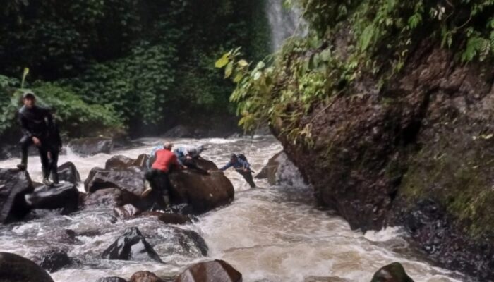 Pria Hanyut di Sungai Pulau Lebar Solsel Tim SAR Lanjutkan Pencarian