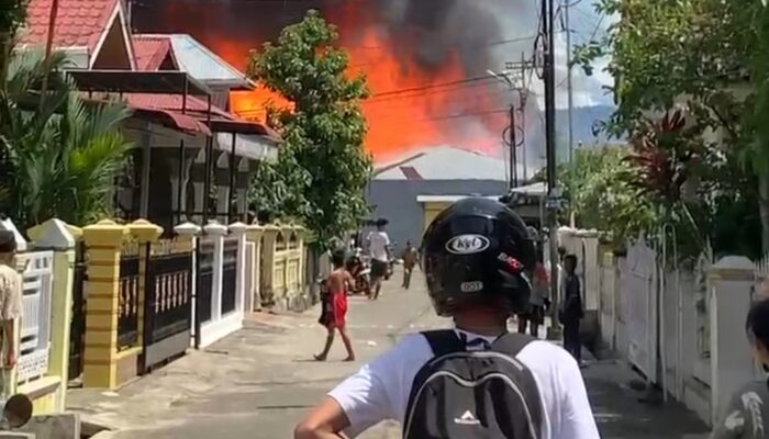 Kebakaran di Suraugadang Padang Hanguskan Rumah dan Sekolah
