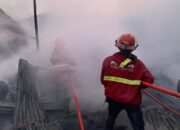 Gudang Furniture Bigland di Padang Selatan Terbakar