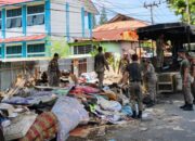 Satpol PP Tertibkan Bangli di Sempadan Sungai Simpang Haru