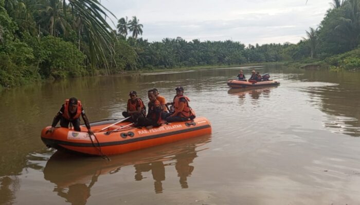 Anak 13 Tahun Hanyut di Sungai Liku Pesisir Selatan, Tim SAR Lakukan Pencarian