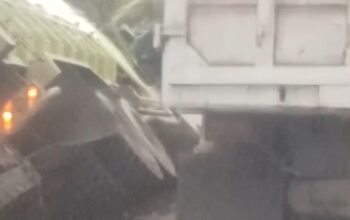 Truk Batu Bara Terguling di Turunan Sitinjau Lauik, Diduga Rem Blong