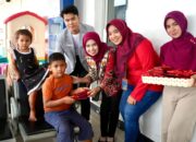 Semarak Imlek 2577 KAI Sumbar Apresiasi Pelanggan Bagi Souvenir