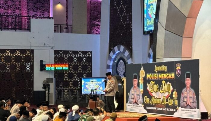 Kapolda Sumbar Luncurkan Program One Day One Khatam di Masjid Raya