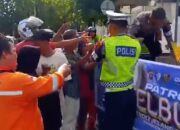 Ditlantas Polda Sumbar Patroli Sambil Berbagi Takjil di Padang