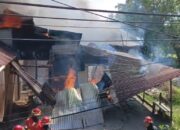 Kebakaran Hanguskan 4 Petak di Andalas Padang, Kerugian Capai Rp800 Juta