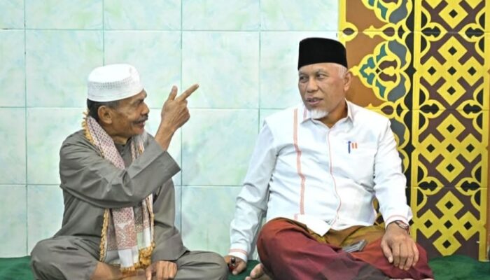 Mahyeldi Iktikaf di Masjid Tertua di 50 Kota Masjid Raya Balai Gadang Mungo