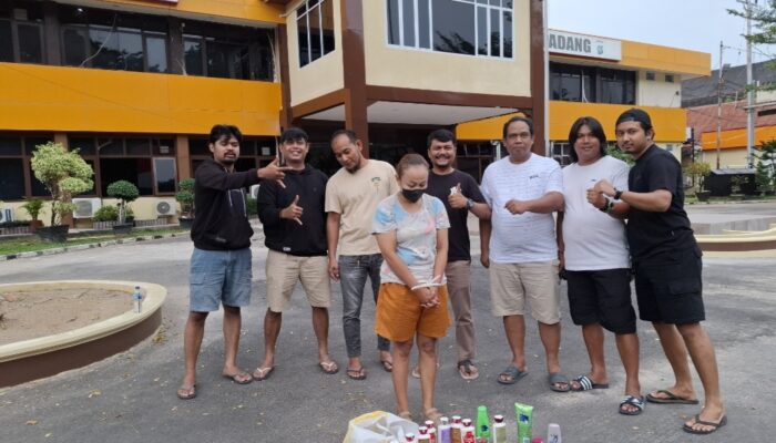 Tim Klewang Padang Tangkap Wanita Diduga Mencuri di Supermarket