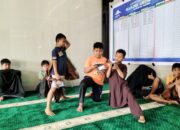 Anak-Anak Kampung Guci Ramaikan Masjid Ukhuwah Sambil Menunggu Waktu Berbuka