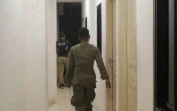 Satpol PP Padang Patroli Penginapan Cek Identitas Tamu Sesuai Peraturan