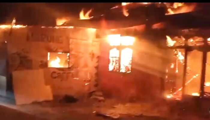Rumah dan Warung Terbakar di Lubuk Buaya Kerugian Ratusan Juta