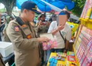 Satpol PP Kota Padang Razia Penjual Petasan Selama Ramadan
