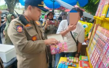 Satpol PP Kota Padang Razia Penjual Petasan Selama Ramadan