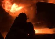 Kebakaran Gudang Batu Bara di Lubeg, Satu Excavator Hangus Terbakar