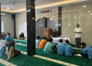 Remaja Pesantren Ramadhan Antusias Belajar Tata Cara Pengurusan Jenazah di Masjid Ukhuwah