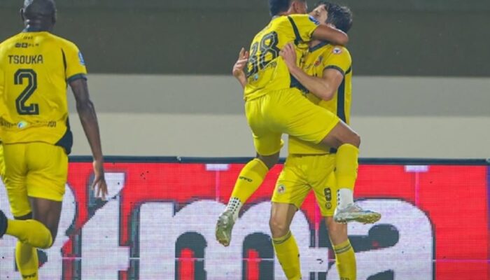 Semen Padang Tumbangkan PSBS Biak 2-0 di Cendrawasih