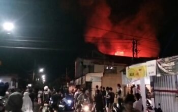 Kebakaran Rumah di Padang Damkar Kerahkan 9 Armada, Kerugian Ratusan Juta