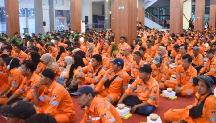 Fadly Amran Berbuka Puasa Bersama Petugas Kebersihan