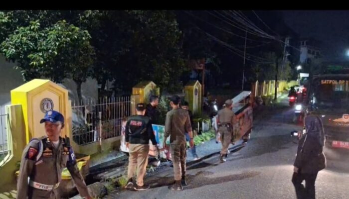 Satpol PP Padang Tertibkan Dugaan Pungli dan PKL di Fasum