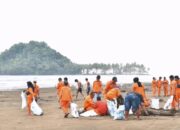 Pantai Air Manis Dikasih Indah Jelang Lebaran