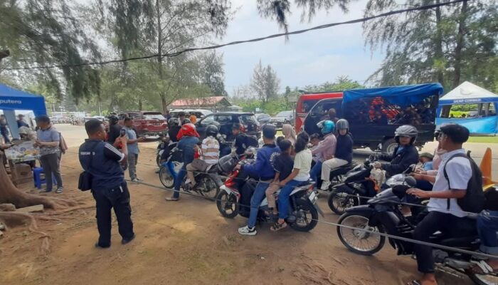 Wisatawan Pantai Air Manis Padang Turun 30% Dari Tahun Lalu