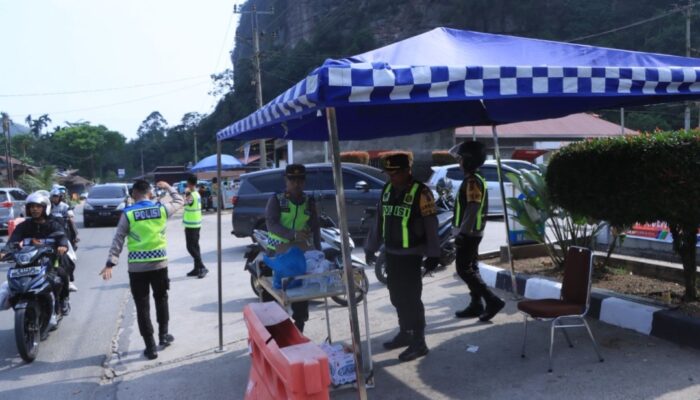 Kapolres 50 Kota Pantau Arus Balik, Lalu Lintas Jalur Sumbar–Riau