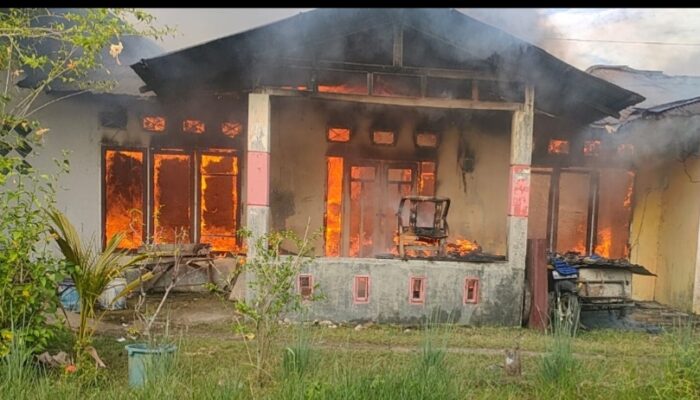 Kebakaran Hanguskan Tiga Rumah di Nanggalo Padang, Kerugian Ratusan Juta