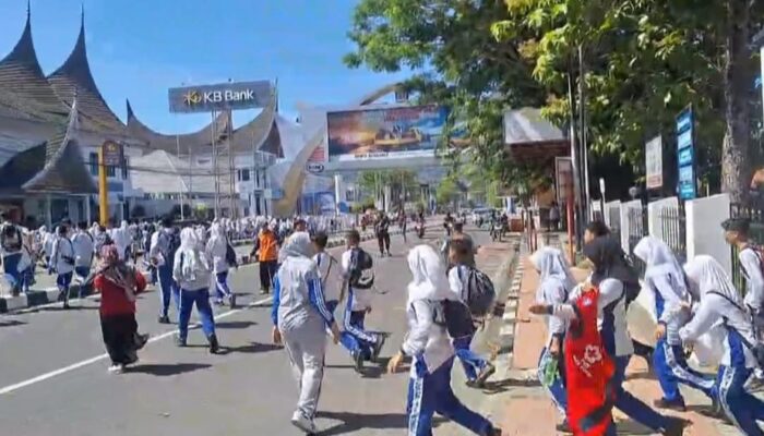 Padang Perkuat Kesiapsiagaan, Simulasi Gempa dan Tsunami Warnai HKB 2026