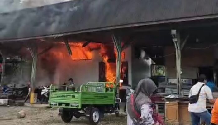 Gudang dan Kantor DLH Padang Dilalap Api, Puluhan Motor Hangus