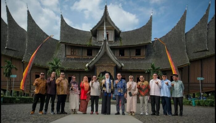 Menteri Pariwisata ke Istano Basa Pagaruyung Perkuat Promosi Wisata