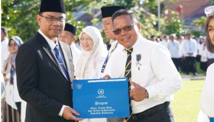 Sebanyak 14 ASN di UNP Raih Penghargaan Satyalancana Karya Satya