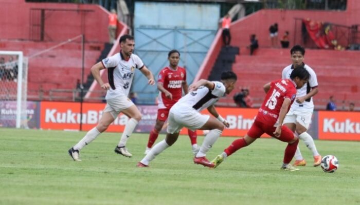 Persik Kediri Permalukan Kabau Sirah 3-0 di Haji Agus Salim