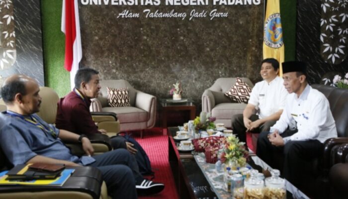Pemkab Padang Pariaman dan UNP Jajaki Program Beasiswa untuk Putra Daerah
