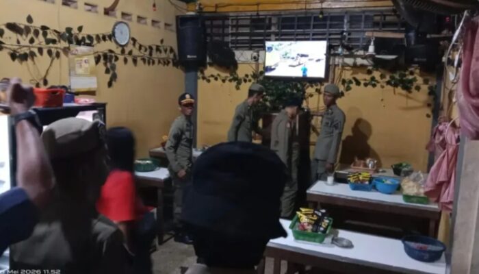 Satpol PP Gerebek Tempat Usaha di Atom Center, Dugaan Izin Miras Palsu Terbongkar