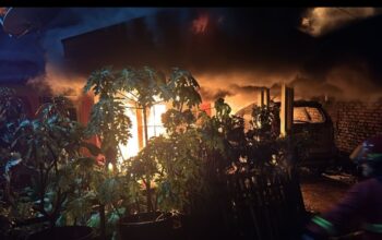 Dua Rumah di Perumahan Puskud Padang Hangus Terbakar