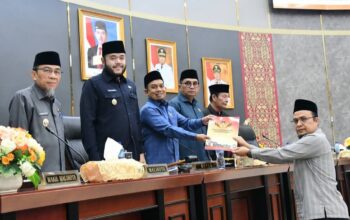 Pemko dan DPRD Padang Sahkan Perda Penguatan Lembaga Adat