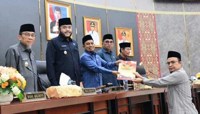 Pemko dan DPRD Padang Sahkan Perda Penguatan Lembaga Adat