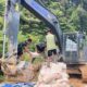 TNI AD dan Warga Mentawai Gotong Royong Pembangunan Jembatan di Mentawai