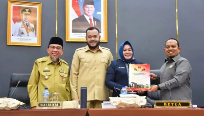 Wako Hadiri Paripurna DPRD Padang, Bahas Pertanggungjawaban APBD