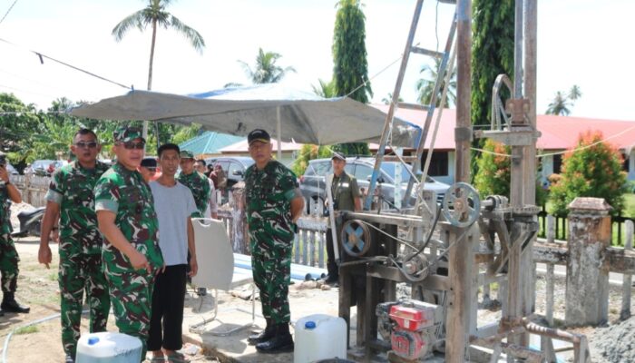 Danpusterad Tinjau Progres Bakti TNI untuk Rakyat di Mentawai