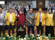 Basko & Harneli Motivasi Wisudawan UNP Untuk Tidak Takut Bermimpi
