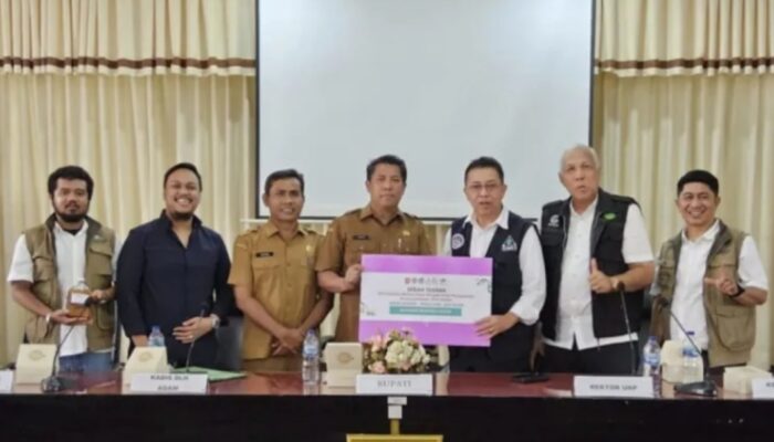 PPKLH UNP dan Renol Energy Bantu 1 Ton Solar untuk Bencana Agam